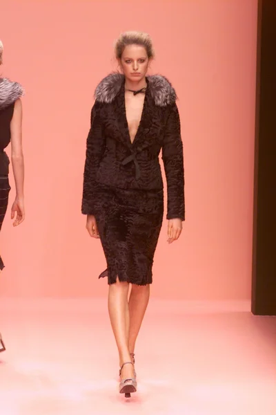Look 3